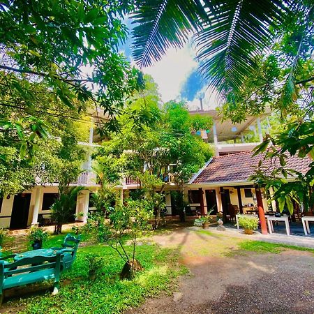 Hotel Poppies Mirissa Exterior foto