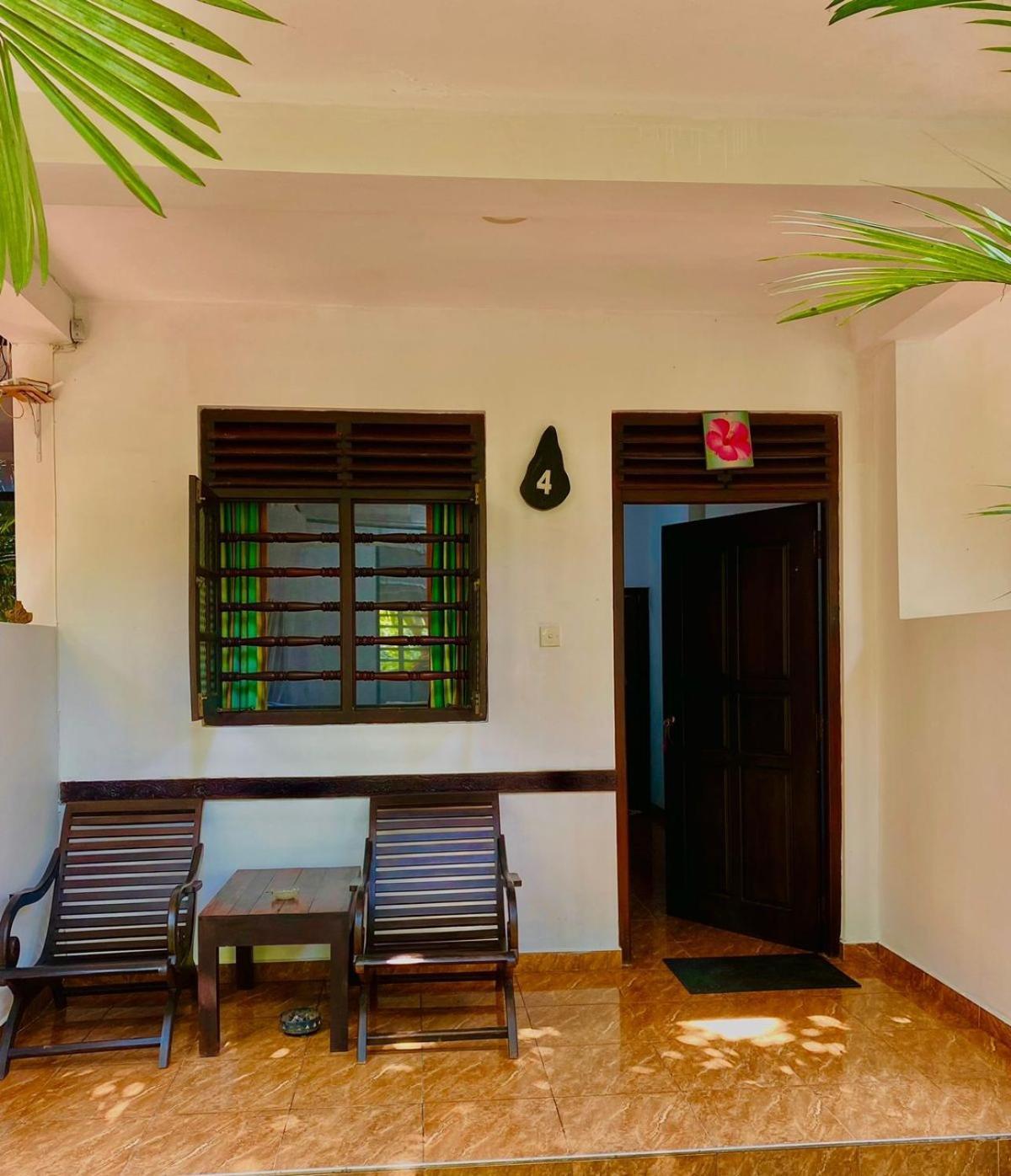 Hotel Poppies Mirissa Exterior foto