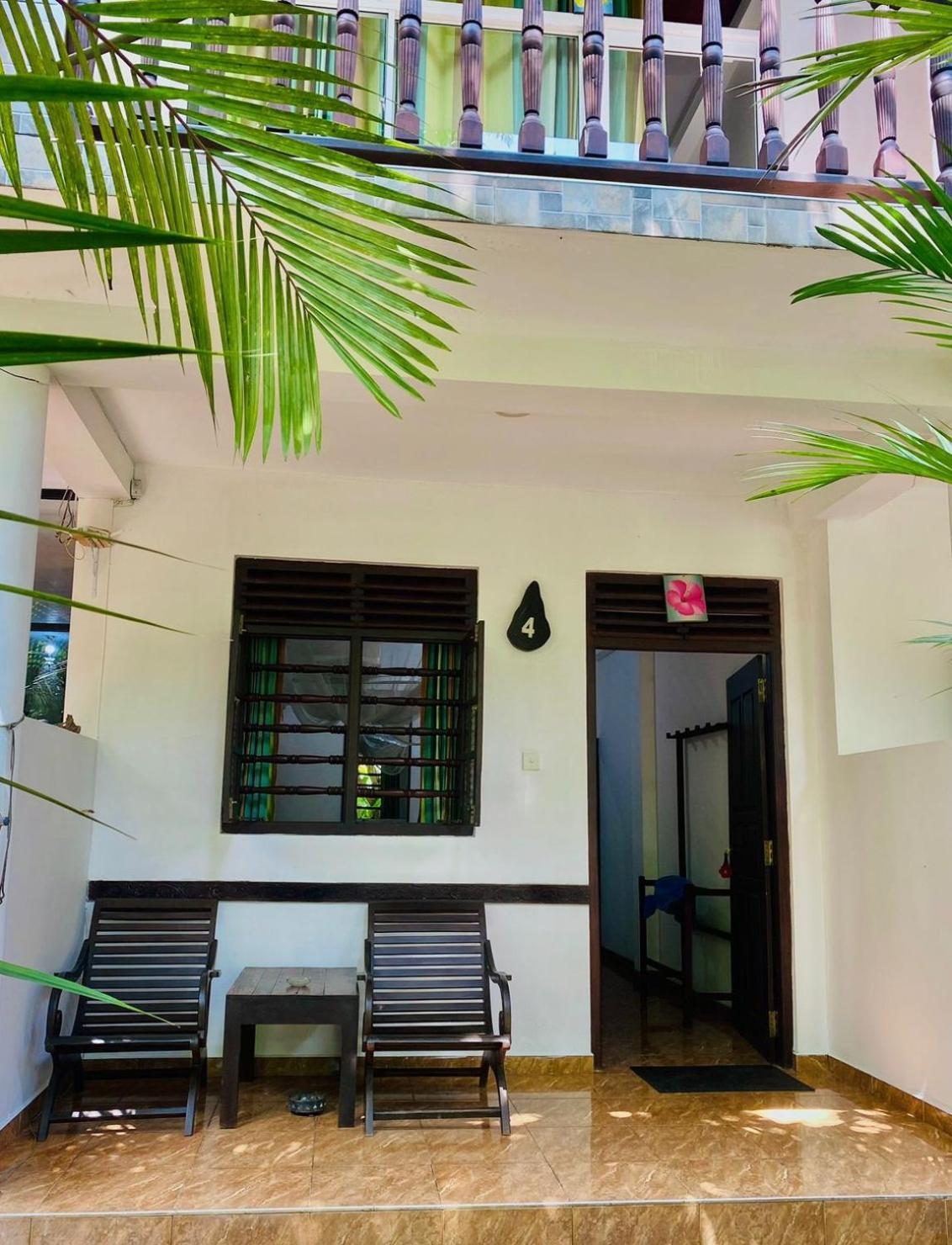 Hotel Poppies Mirissa Exterior foto