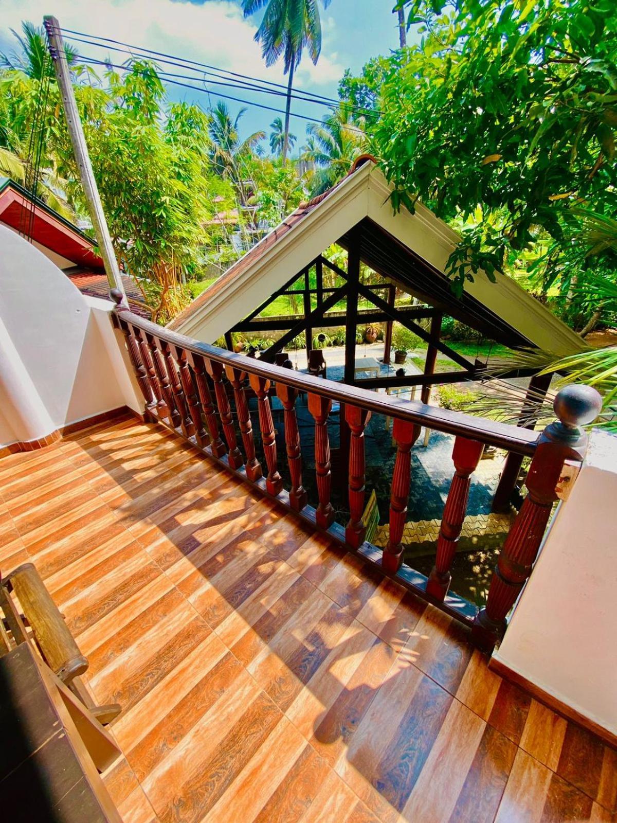 Hotel Poppies Mirissa Exterior foto