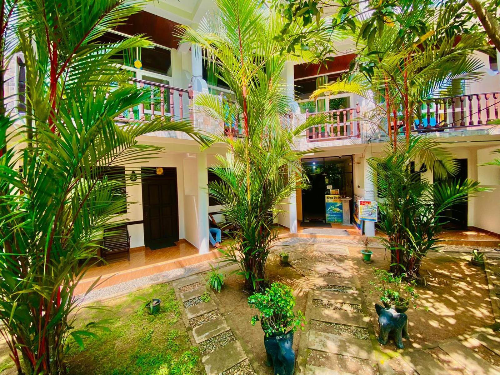 Hotel Poppies Mirissa Exterior foto